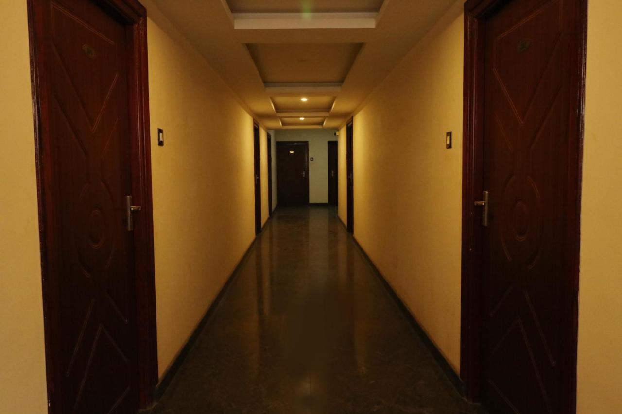 ホテルE S Residency テーニ エクステリア 写真