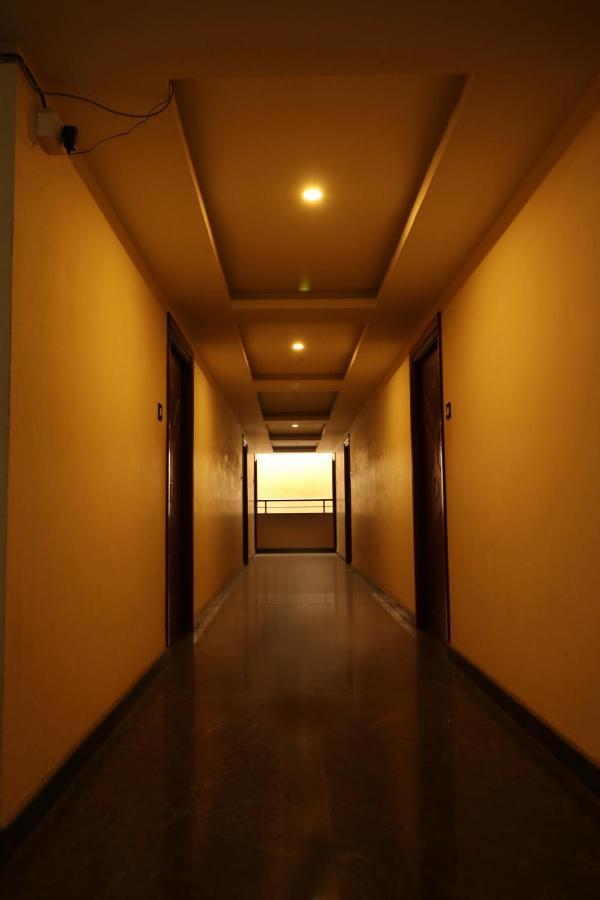 ホテルE S Residency テーニ エクステリア 写真