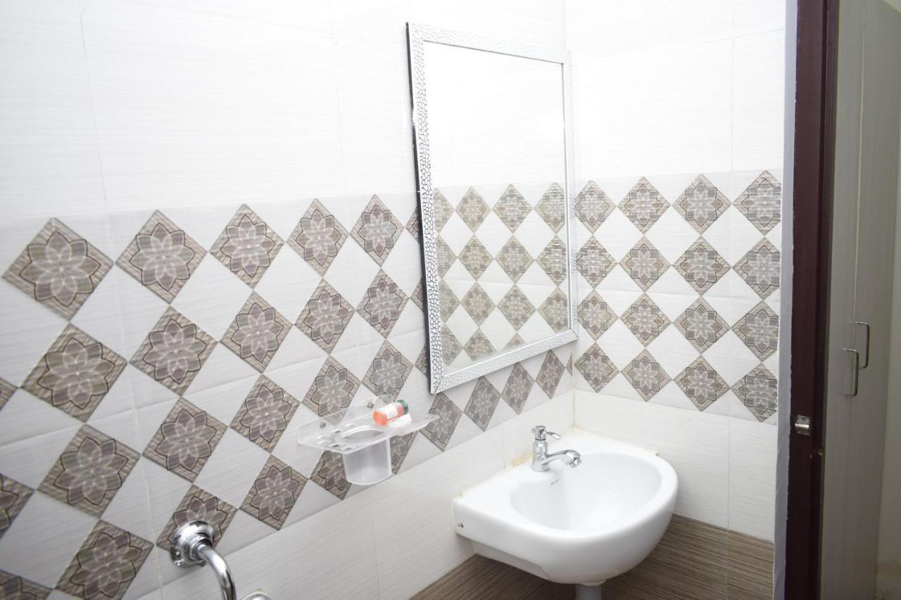 ホテルE S Residency テーニ エクステリア 写真